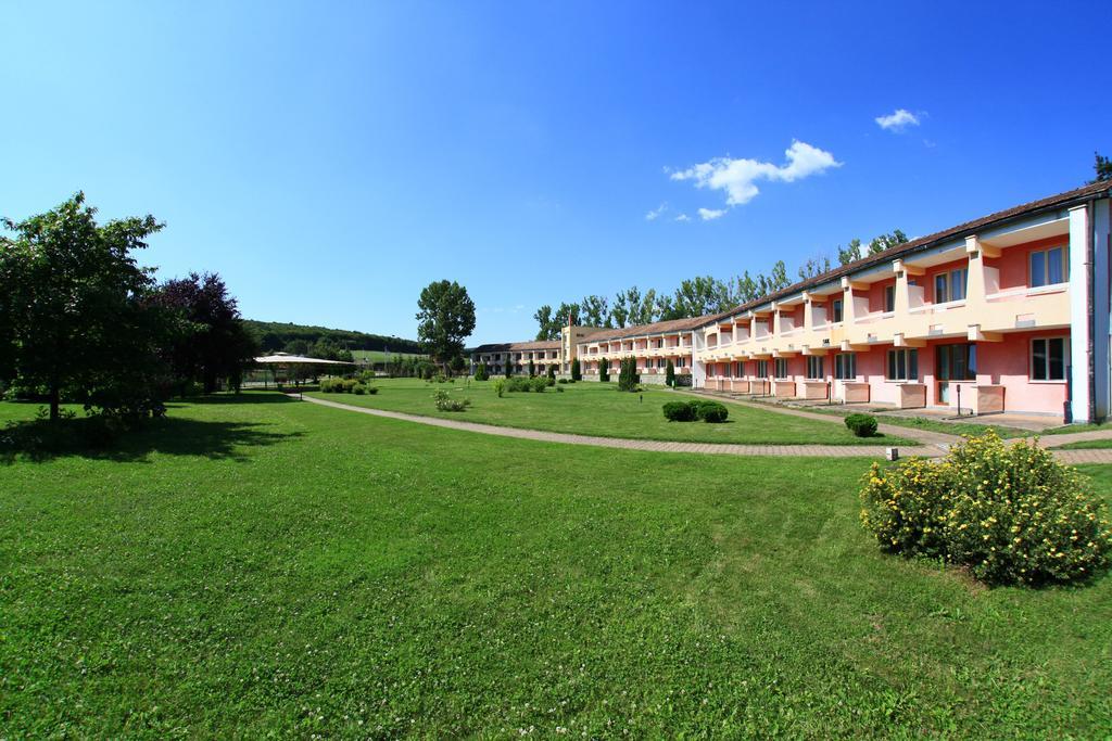Motel Gilău Exteriör bild